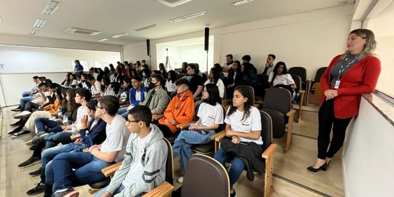PROCON Câmara ministra palestra para alunos do SENAC Extrema