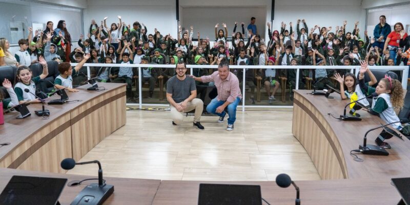 Câmara recebe visita de estudantes e professoras do Colégio