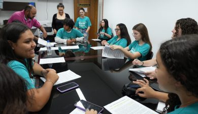 CÂMARA DE EXTREMA RECEBE ESTUDANTES PARA ENCONTRO REGIONAL DO PARLAMENTO JOVEM