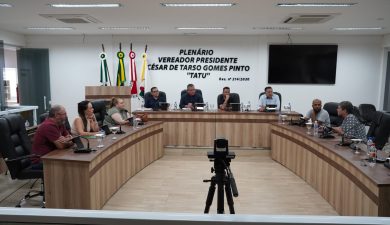 PARLAMENTARES E EDUCADORES SE REÚNEM PARA DEBATER DEMANDAS DAS ESCOLAS