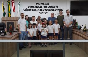 ALUNOS ENTREGAM CARTA DE REIVINDICAÇÃO SOBRE A QUESTÃO DO LIXO NOS BAIRROS