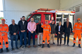 LEGISLATIVO E EXECUTIVO ENTREGAM NOVA VIATURA AO 9º BATALHÃO DE BOMBEIROS DE EXTREMA