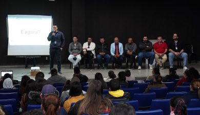 VEREADORES PARTICIPAM  DE REUNIÃO SOBRE HABITAÇÃO