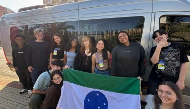 PARLAMENTO JOVEM DA ESCOLA DO LEGISLATIVO APROVA PROPOSTAS DURANTE PLENÁRIA REGIONAL EM POUSO ALEGRE