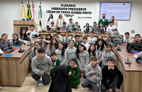 ALUNOS DO 6º ANO DO EDUCANDÁRIO PRIMEIROS PASSOS PRIVEST VISITAM A CÂMARA