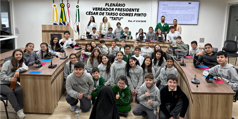 ALUNOS DO 6º ANO DO EDUCANDÁRIO PRIMEIROS PASSOS PRIVEST VISITAM A CÂMARA