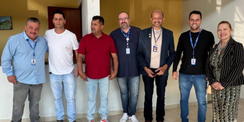 VEREADORES PARTICIPAM DE EVENTO QUE ESTREITA A PARCERIA PÚBLICO-PRIVADA DE EXTREMA