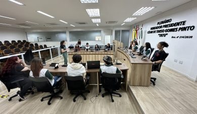 ESCOLA SEBASTIÃO MORBIDELLI PARTICIPA DO CÂMARA DE PORTAS ABERTAS