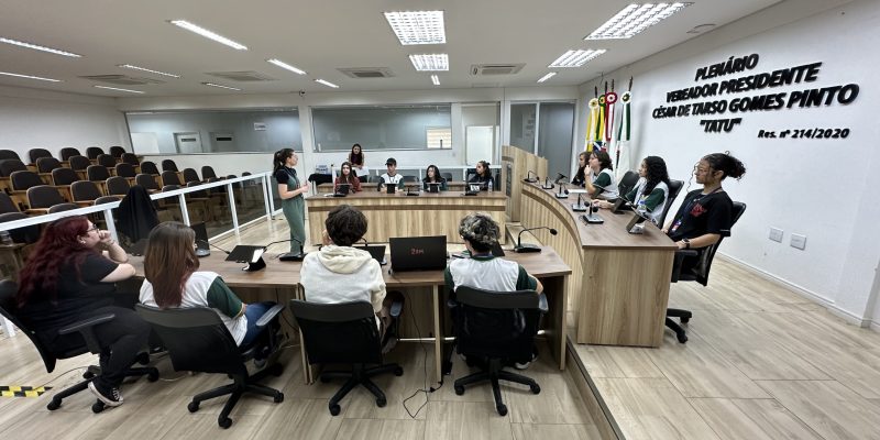 ESCOLA SEBASTIÃO MORBIDELLI PARTICIPA DO CÂMARA DE PORTAS ABERTAS