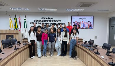 CÂMARA DE PORTAS ABERTAS RECEBE ALUNOS DO SENAI
