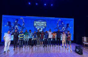 VEREADORES PARTICIPAM DE ENTREGA DOS UNIFORMES DAS EQUIPES DE FUTEBOL