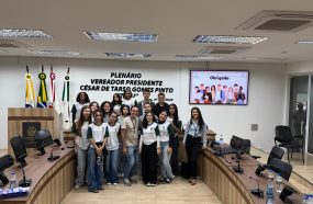 ALUNOS DA ESCOLA JOÃO ORSI PARTICIPAM DO CÂMARA DE PORTAS ABERTAS