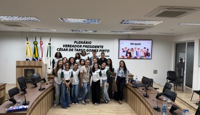 ALUNOS DA ESCOLA JOÃO ORSI PARTICIPAM DO CÂMARA DE PORTAS ABERTAS
