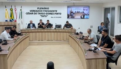 CÂMARA REALIZA 14ª REUNIÃO EXTRAORDINÁRIA