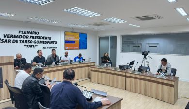CÂMARA REALIZA 18ª REUNIÃO EXTRAORDINÁRIA