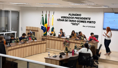 PROJETO CÂMARA DE PORTAS ABERTAS RECEBE ALUNOS DA ESCOLA TERRA WALDORF PARA VIVÊNCIA CIDADÃ