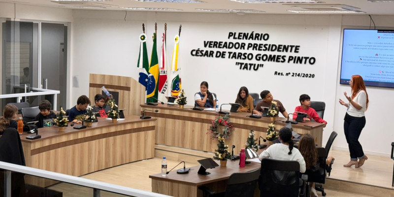 PROJETO CÂMARA DE PORTAS ABERTAS RECEBE ALUNOS DA ESCOLA TERRA WALDORF PARA VIVÊNCIA CIDADÃ