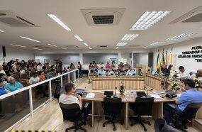 POPULAÇÃO LOTA PLENÁRIO PARA PARA ACOMPANHAR A PENÚLTIMA REUNIÃO DO ANO