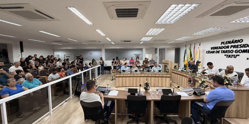 POPULAÇÃO LOTA PLENÁRIO PARA PARA ACOMPANHAR A PENÚLTIMA REUNIÃO DO ANO