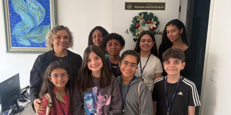 CÂMARA DE PORTAS ABERTAS RECEBE ALUNOS DO PROJETO DR. MIRIM PARA VIVÊNCIA SOBRE DEMOCRACIA E PODER LEGISLATIVO