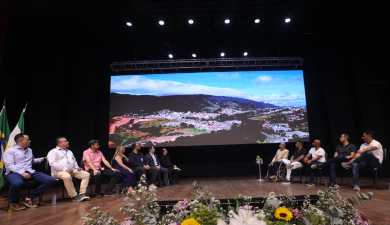 LEGISLATIVO PARTICIPA DO LANÇAMENTO DO PROGRAMA EXTREMA MEU LAR