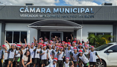 ALUNOS DA EMETI HEILI MOZAR SIMÕES APRESENTAM CANTATA NATALINA NA CÂMARA
