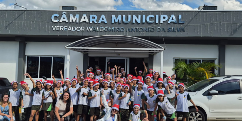 ALUNOS DA EMETI HEILI MOZAR SIMÕES APRESENTAM CANTATA NATALINA NA CÂMARA