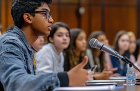 ESCOLA DO LEGISLATIVO INFORMA QUE ESTÃO ABERTAS AS INSCRIÇÕES PARA O PARLAMENTO JOVEM 2026