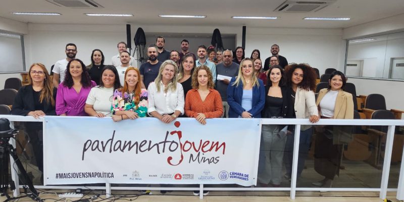 ESCOLAS DO LEGISLATIVO DE 15 CIDADES SE REÚNEM NA CÂMARA DE EXTREMA PARA FORMAÇÃO DE COORDENADORES DO PARLAMENTO JOVEM 2026