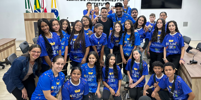 PROJETO DE MÚSICA AUÊ TRAZ RITMO E ALEGRIA AO “CÂMARA DE PORTAS ABERTAS”