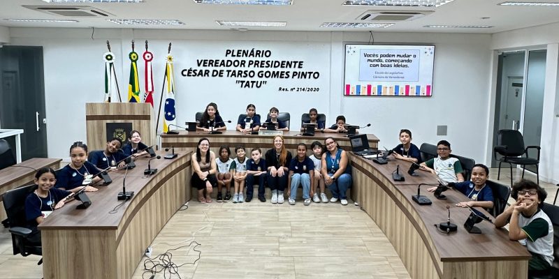 ALUNOS DA ESCOLA MUNICIPAL EVANDRO BRITO DA CUNHA VISITAM A CÂMARA DE EXTREMA