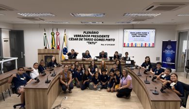 PROJETO CÂMARA DE PORTAS ABERTAS RECEBE ALUNOS DA E.M. MARISTELA CARNIEL ONISTO