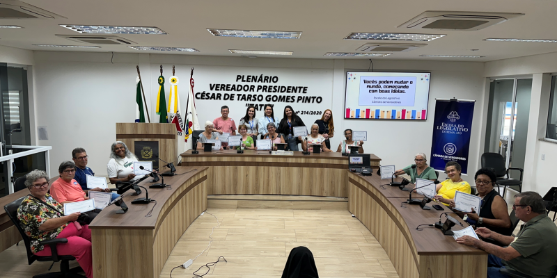 PROJETO CÂMARA DE PORTAS ABERTAS RECEBE IDOSOS DO CRAS